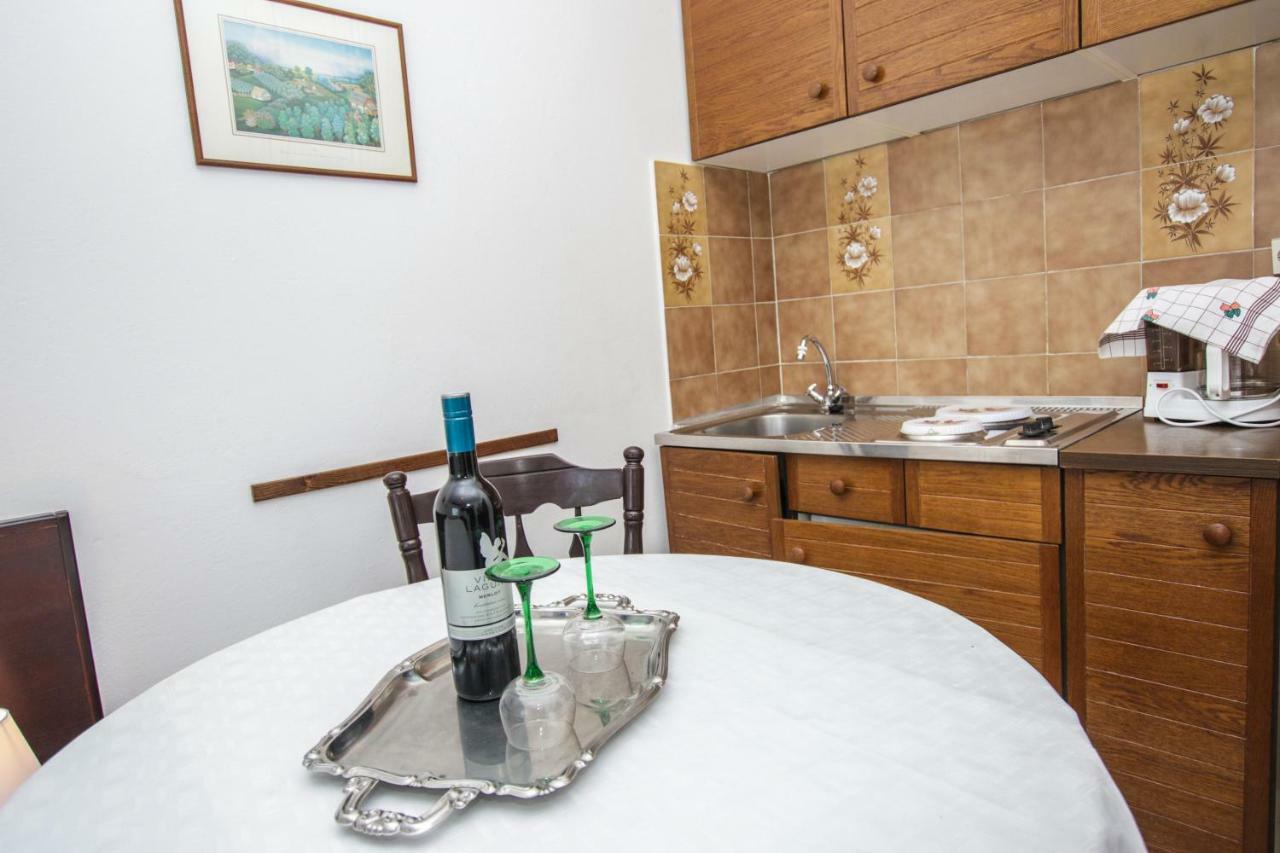 Apartmani Janja ポレッチ エクステリア 写真